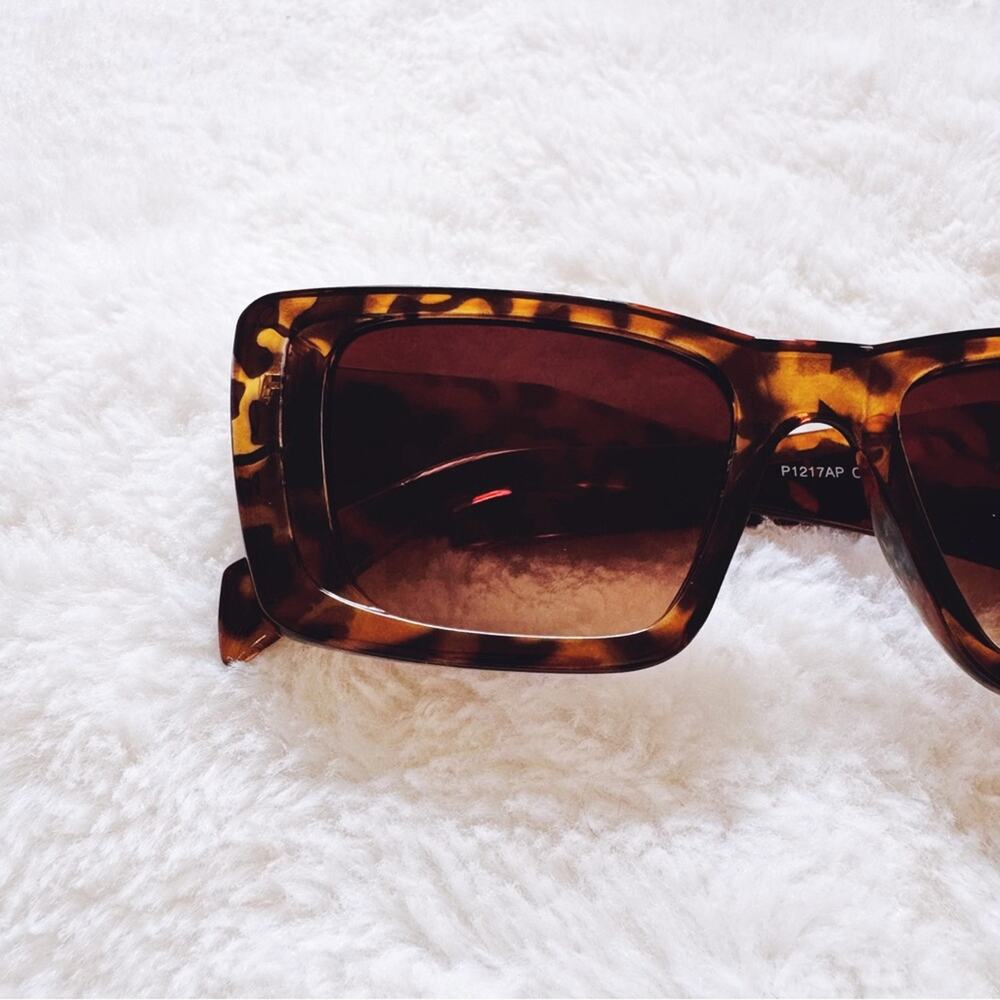 Lily Tortoise Brown Rectangular Sunglasses - Picture 2 of 10